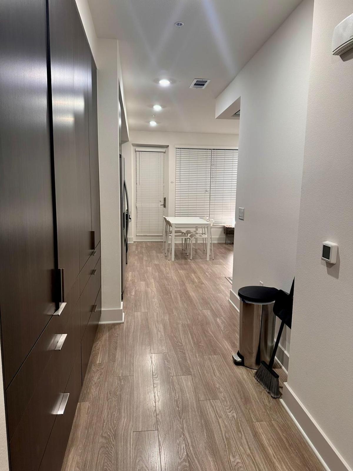 Cozy One Bedroom & Loft Sunset Free Off Site Parking And Wifi Appartamento