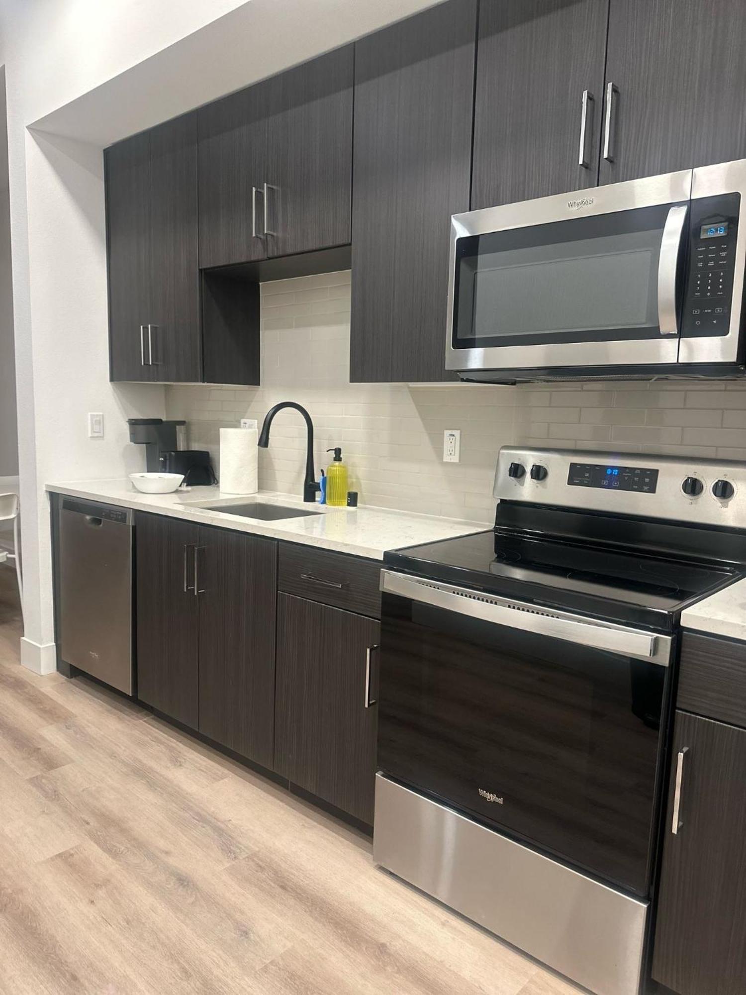 Appartamento Cozy One Bedroom & Loft Sunset Free Off Site Parking And Wifi *
