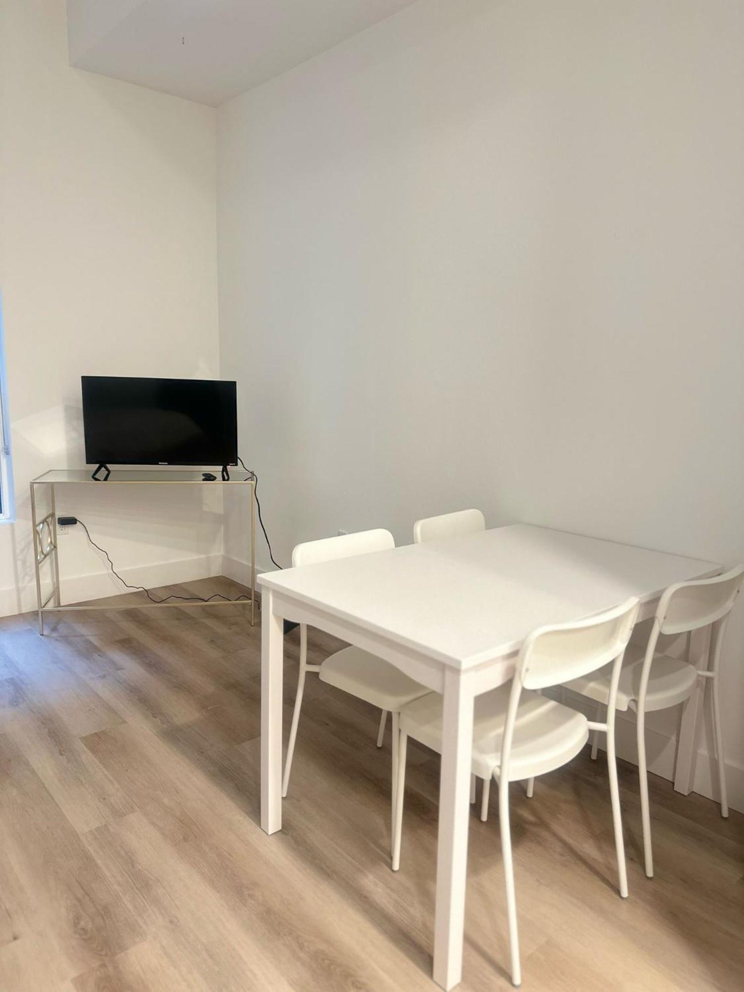 Cozy One Bedroom & Loft Sunset Free Off Site Parking And Wifi Appartamento Los Angeles