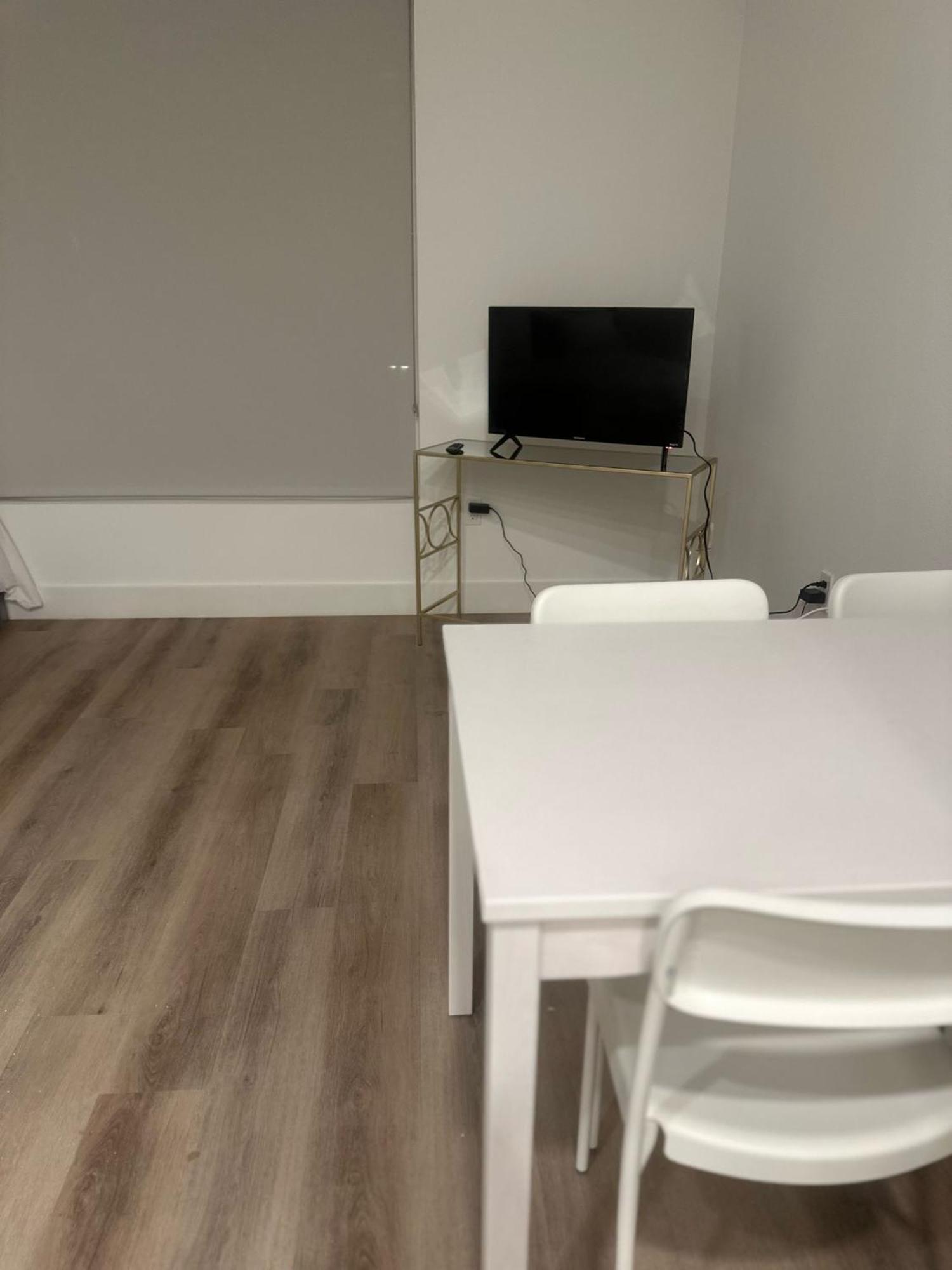 Cozy One Bedroom & Loft Sunset Free Off Site Parking And Wifi Appartamento Los Angeles